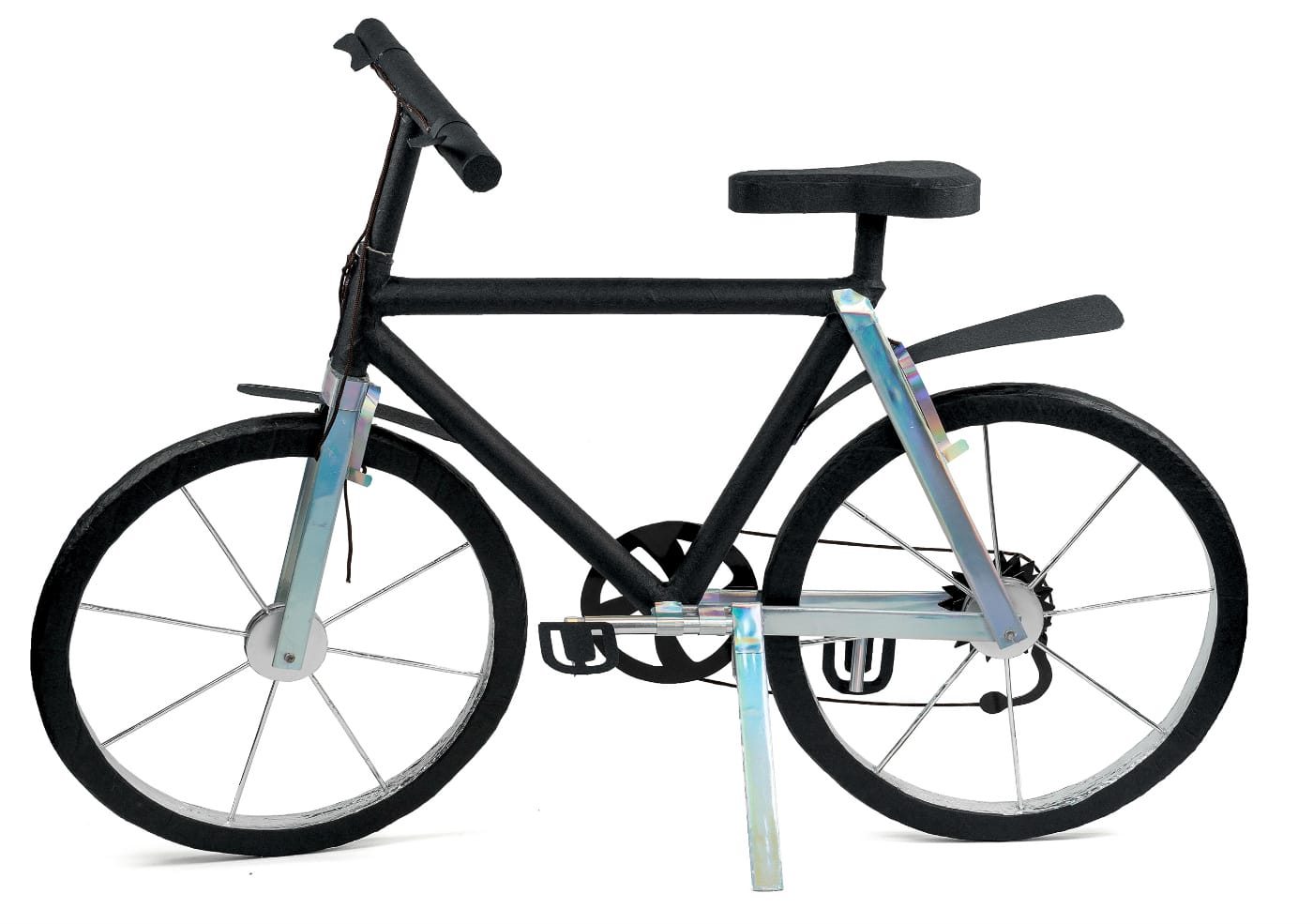 A joss paper bicycle (photo by Sara Codutti, courtesy Staatliche Kunstsammlungen Dresden)