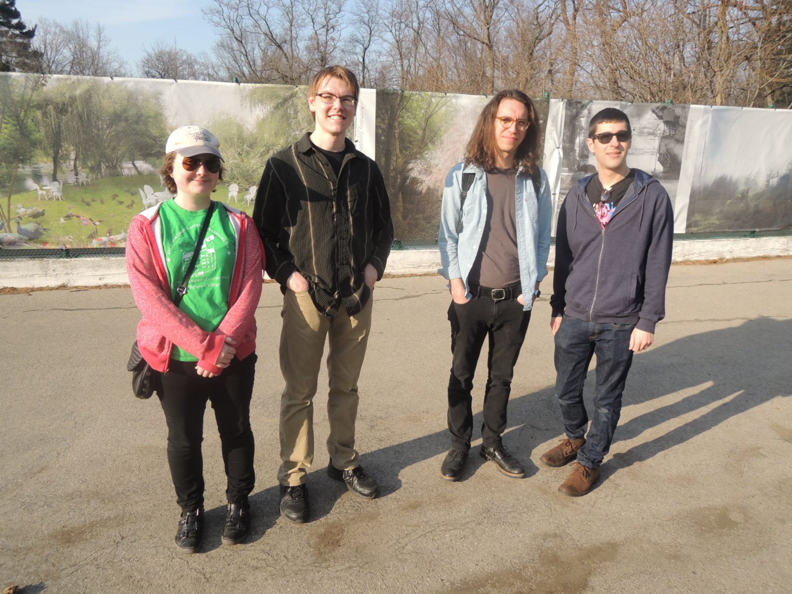 Dorf (second from right) and art appreciators (photo by the author for Hyperallergic)