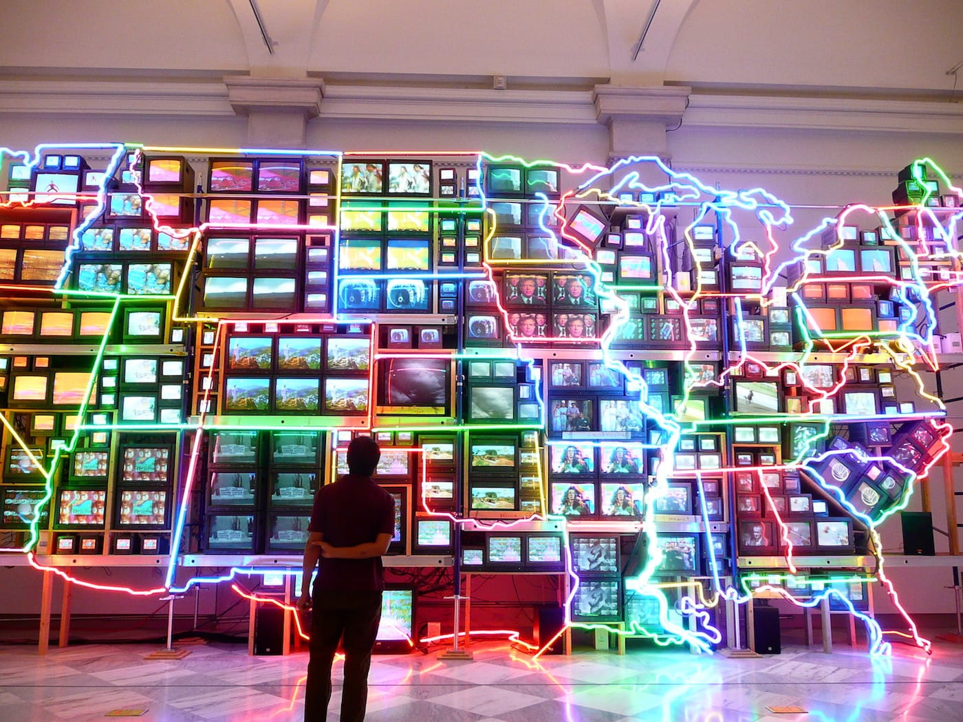 Nam June Paik, "Electronic Superhighway: Continental U.S., Alaska, Hawaii" (1995) (© Nam June Paik Estate, Smithsonian American Art Museum, photo by angela n./Flickr)