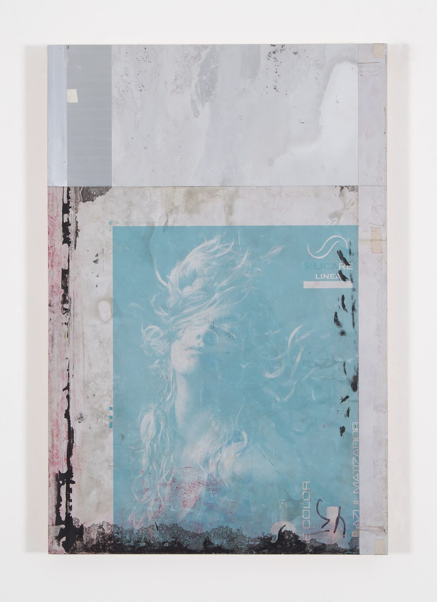 Gabriel de la Mora, "PAI / 7 - I f" (2015), discarded aluminium plate from offset printing press, mounted on wood (courtesy the artist and Timothy Taylor, London)