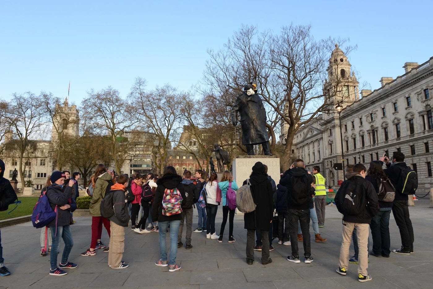 Greenpeace activists fit the statue of Churchill at Parliament Square with an emergency face mask (photo © Chris Ratcliffe / Greenpeace)