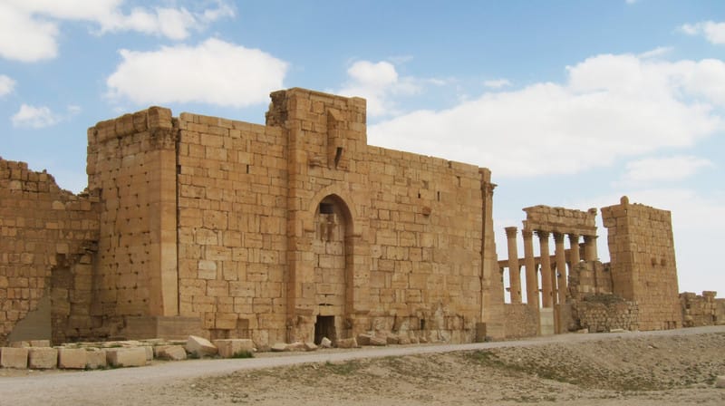 Medieval fortifications of the enclosure alongside the Roman-era portico (photo by Sean Leatherbury/Manar al-Athar)