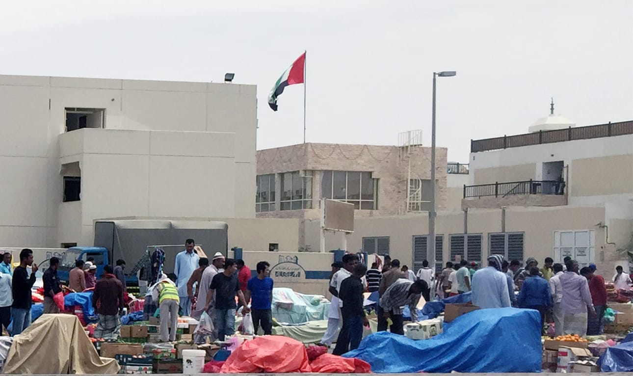 A view in March 2015 of one of the many illegal markets set up by migrant laborers in the Abu Dhabi worker camps (photo Hyperallergic/Hyperallergic)