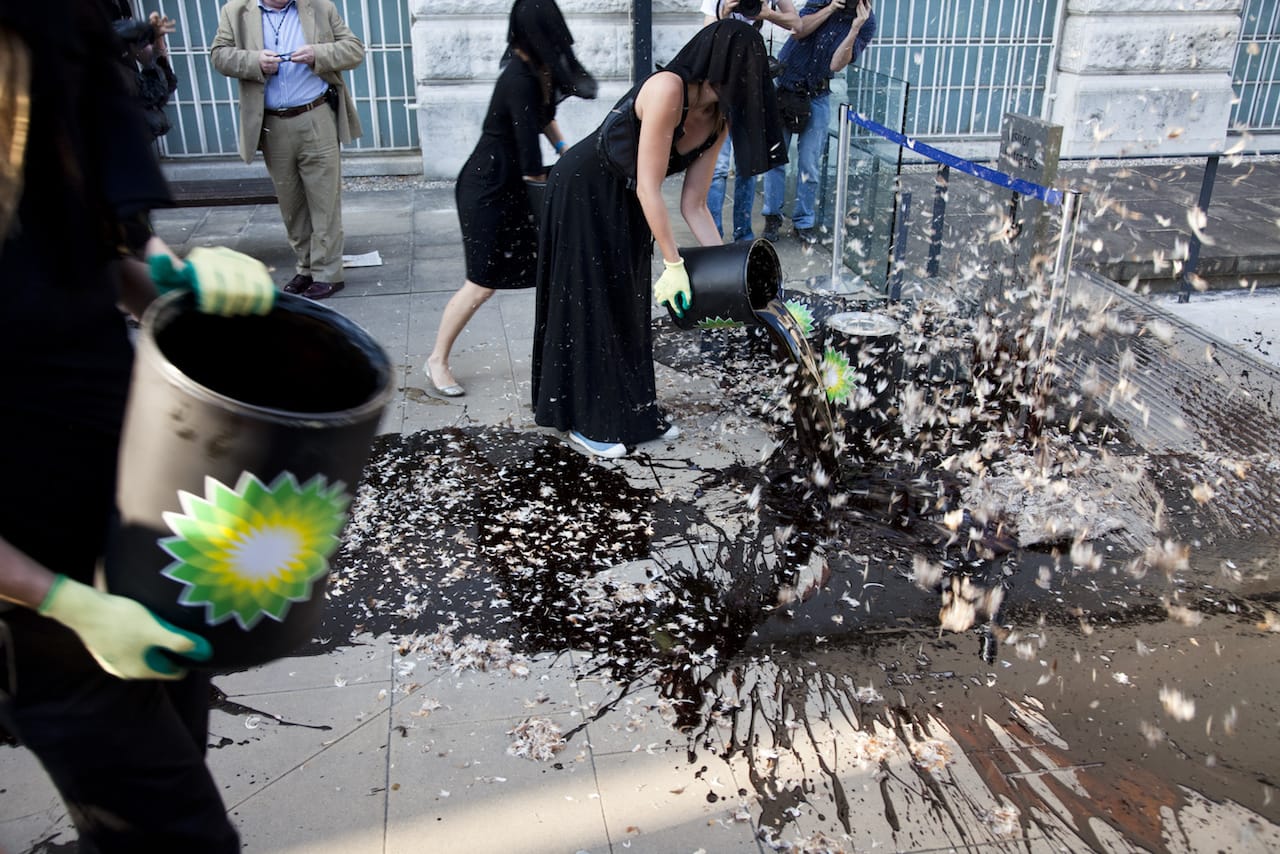 Liberate Tate, "License to Spill" (2010) (photo by Immo Klink)