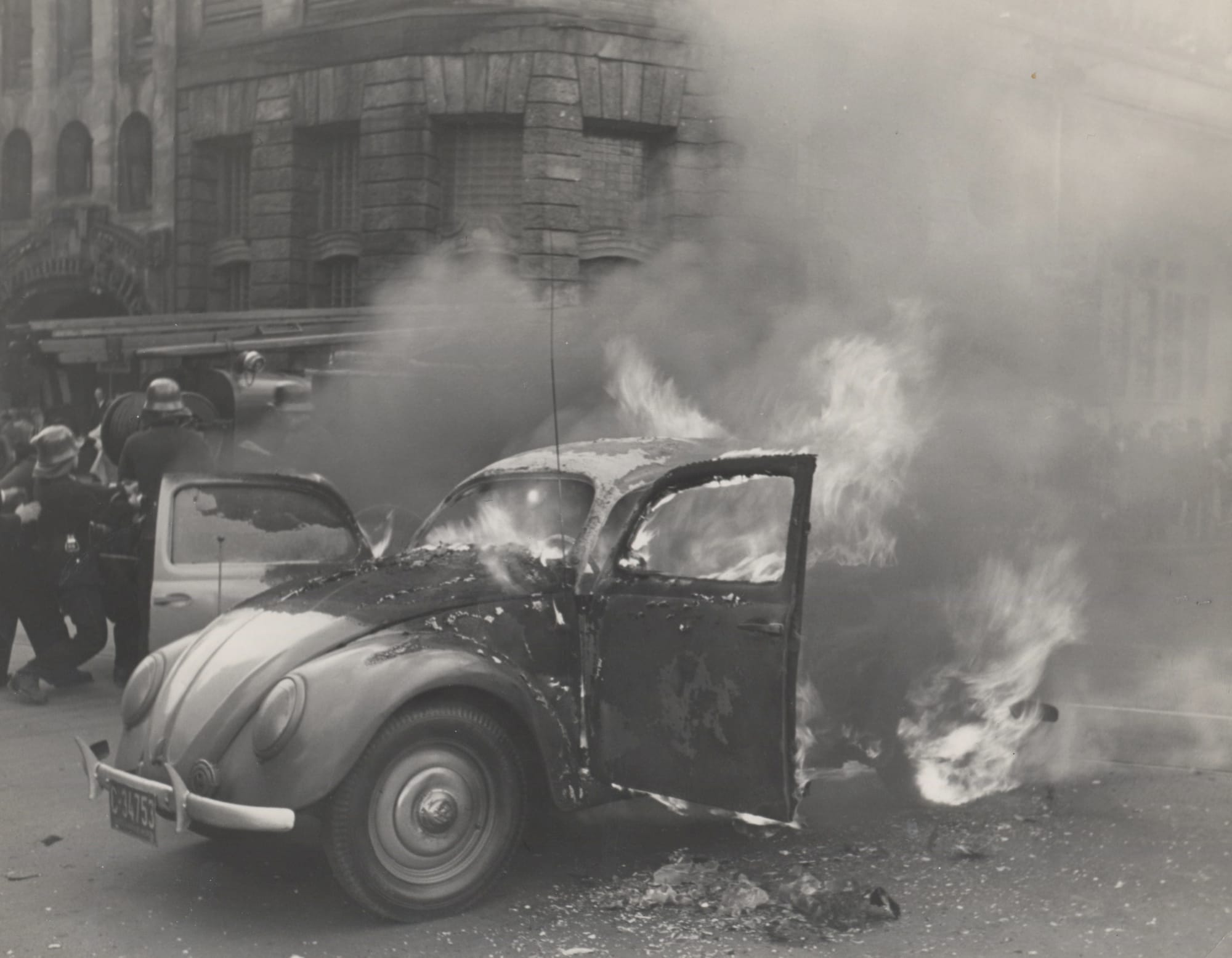 m-hase, unttiled (burning car)