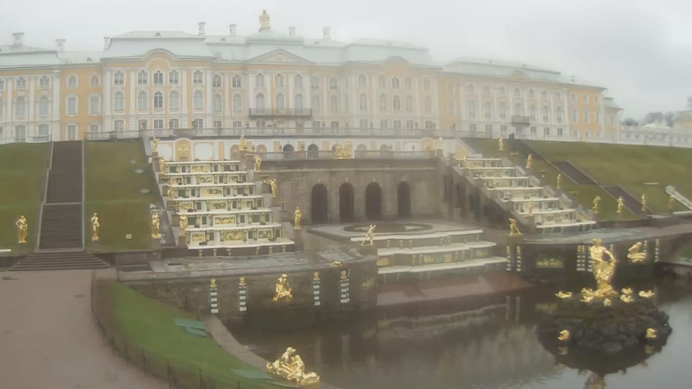 A rainy evening on the webcam for the Peterhof Palace's Grand Cascade fountain