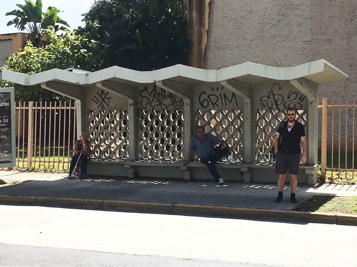 Edra Soto, "Photo Documentation (Cement Bus Stop, San Juan, Puerto Rico)" (2016) (courtesy the artist)