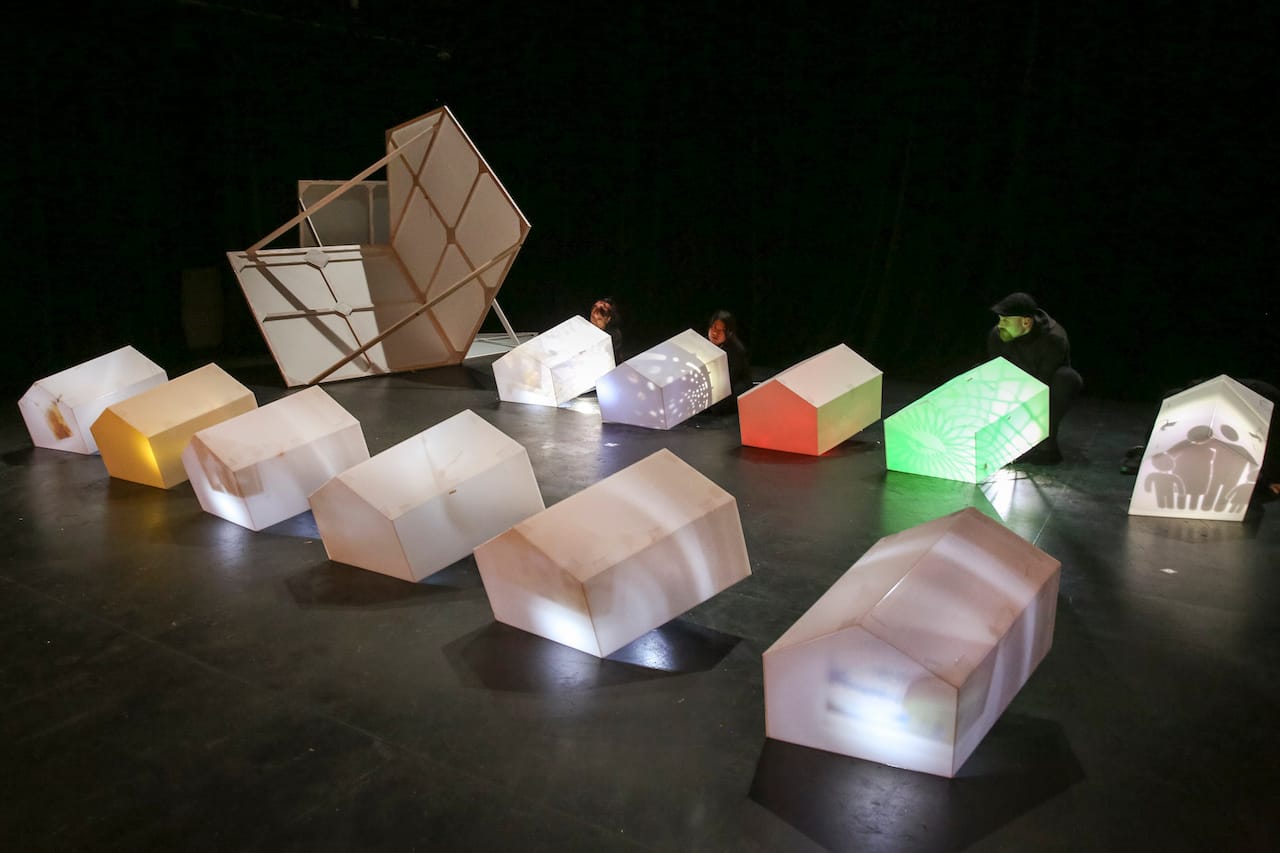 Theodora Skipitares "Six Characters (a family album)" (2015) (photo by Richard Termine, courtesy of La Mama) 