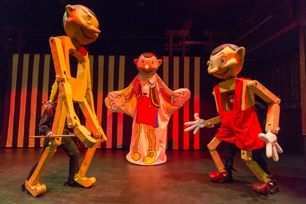 Theodora Skipitares "Six Characters (a family album)" (2015) (photo by Richard Termine, courtesy of La Mama) 