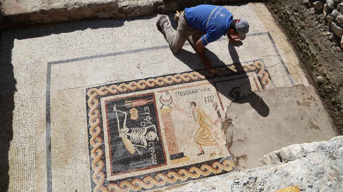 2,400 year-old mosaic discovered in Hatay, Turkey (photo by Halit Demir, © Andalou Agency)