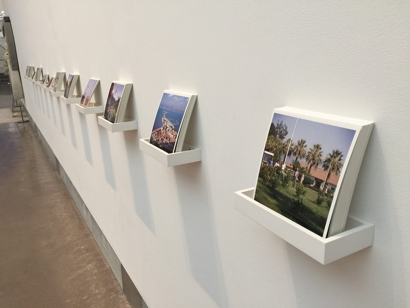 Vahap Avṣar, "Lost Shadown [AND Museum]" (2015–16)