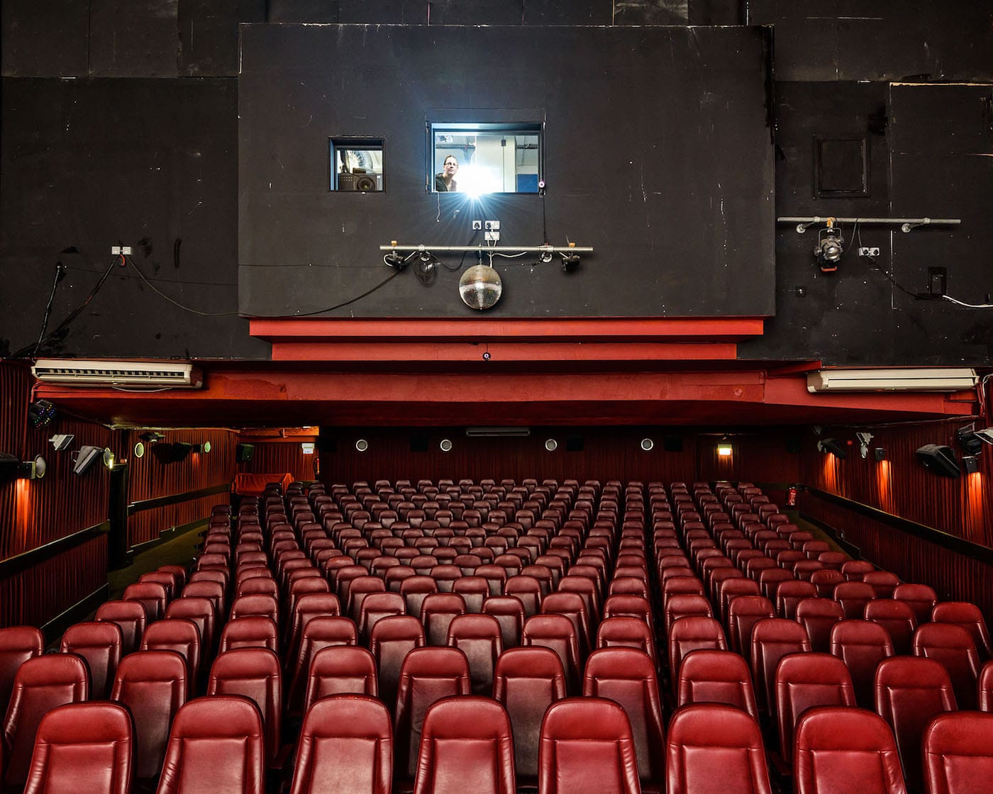 Licensed for use on hyperallergic.com Copyright © Richard Nicholson, 2016. Mobile: +44 (0)7958 945 446 Email: mail@richardnicholson.com Website: www.richardnicholson.com