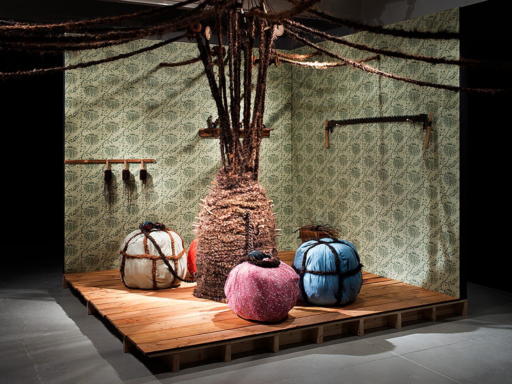 Amy Cutler, "Fossa" (2015–16), multimedia installation with sound by Emily Wells and hair by Adriana Papaleo, 12 x 10 x 10 ft (all images © Amy Cutler, courtesy Leslie Tonkonow Artworks + Projects, New York)