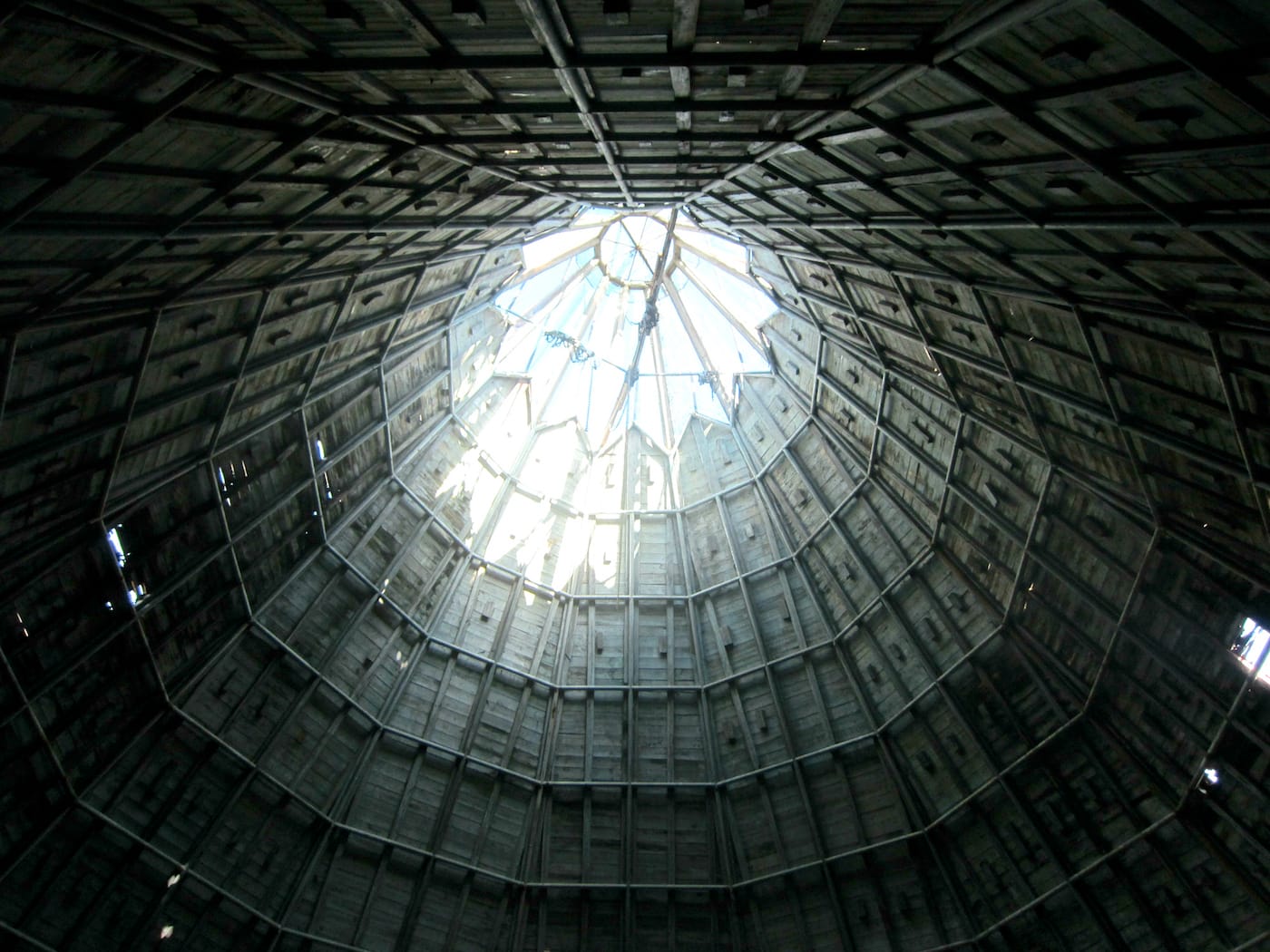 The interior of Hopewell Baptist Church in Edmond, Oklahoma, in 2011 (photo by the author for Hyperallergic)