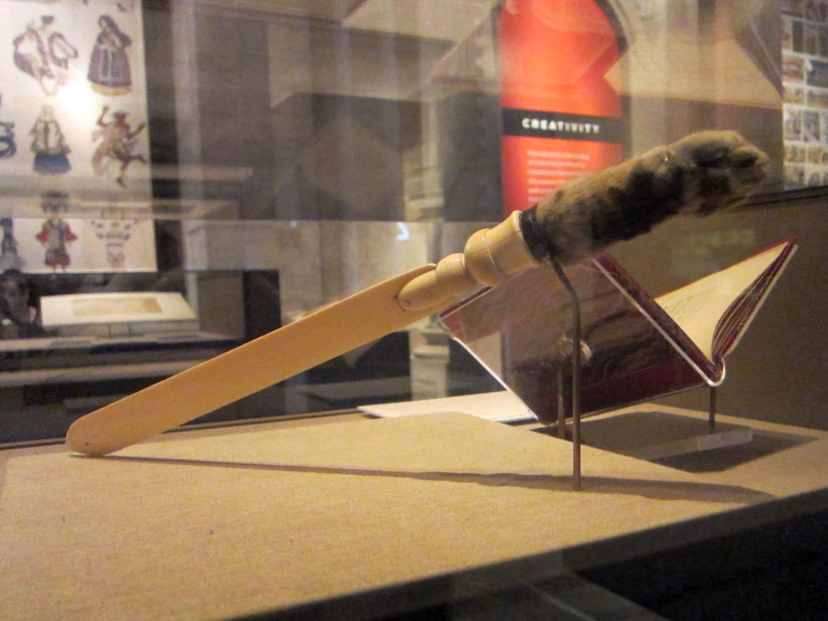 The letter opener made from Charles Dickens' cat (photo by the author for Hyperallergic)