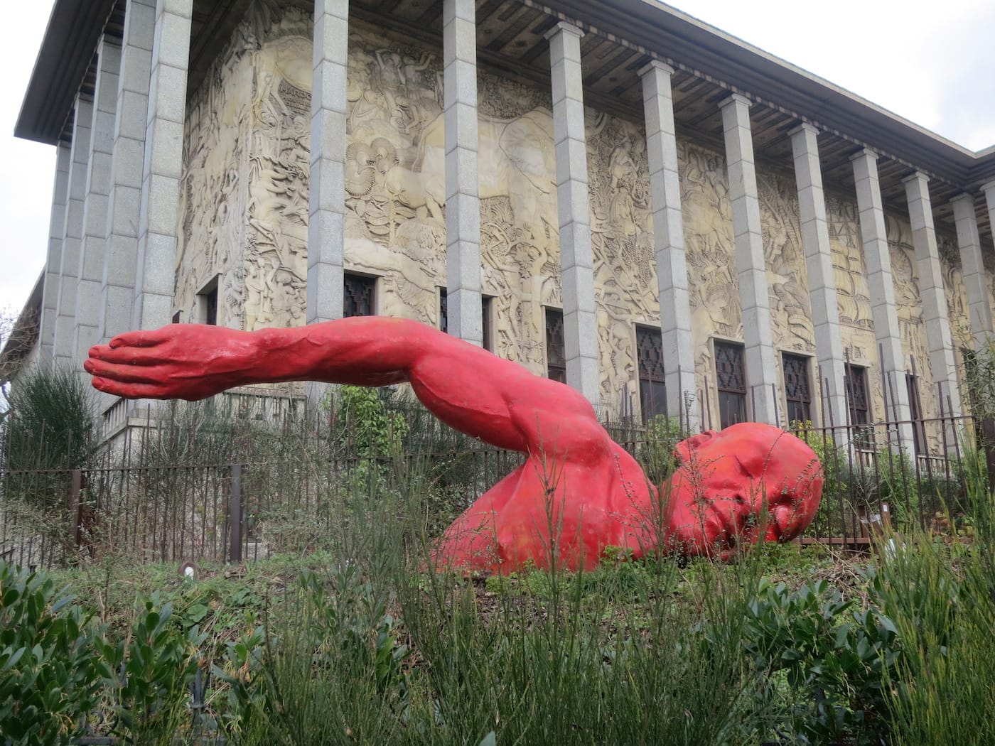 Diadji Diop, “Dans le bonheur” (2009) outside the National Museum of the History of Immigration (photo by the author for Hyperallergic)