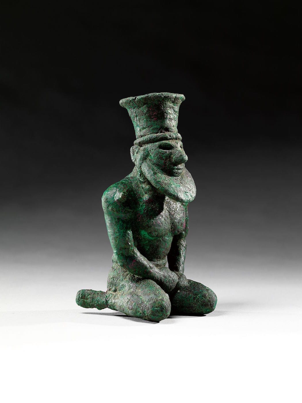 Figure of a priest king (Mesopotamia, Sumerian, Uruk IV period, 3300-3100 BCE), copper alloy (courtesy private Collection, via the Morgan Library & Museum)