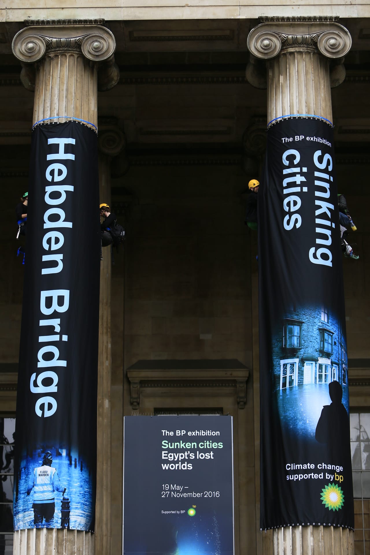 Greenpeace activists climb the British Museum in protest at BP’s sponsorship of a new exhibition ‘Sunken Cities’. The climbers unfurl seven huge banners down the front columns of the British Museum. The banners carry the names of cities and regions struck by flooding and climate change disasters.