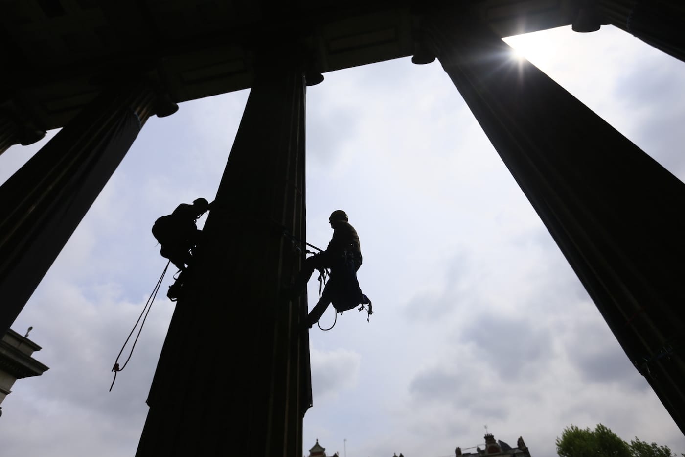 Greenpeace activists climb the British Museum in protest at BP’s sponsorship of a new exhibition ‘Sunken Cities’. The climbers unfurl seven huge banners down the front columns of the British Museum. The banners carry the names of cities and regions struck by flooding and climate change disasters.