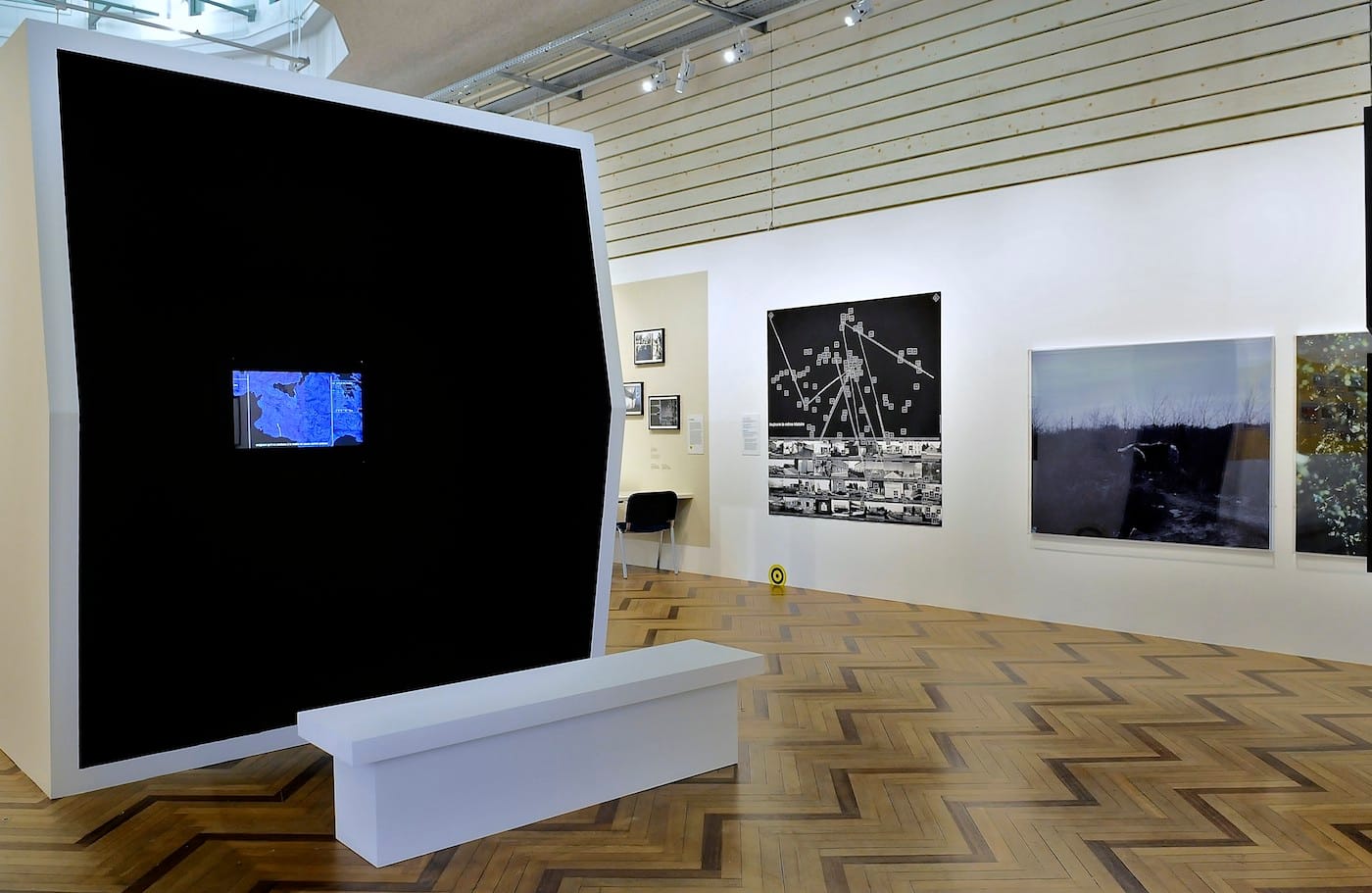 Installation view of 'Frontières' (© Musée National de l’Histoire de l’Immigration; photo by Philippe Delacroix)