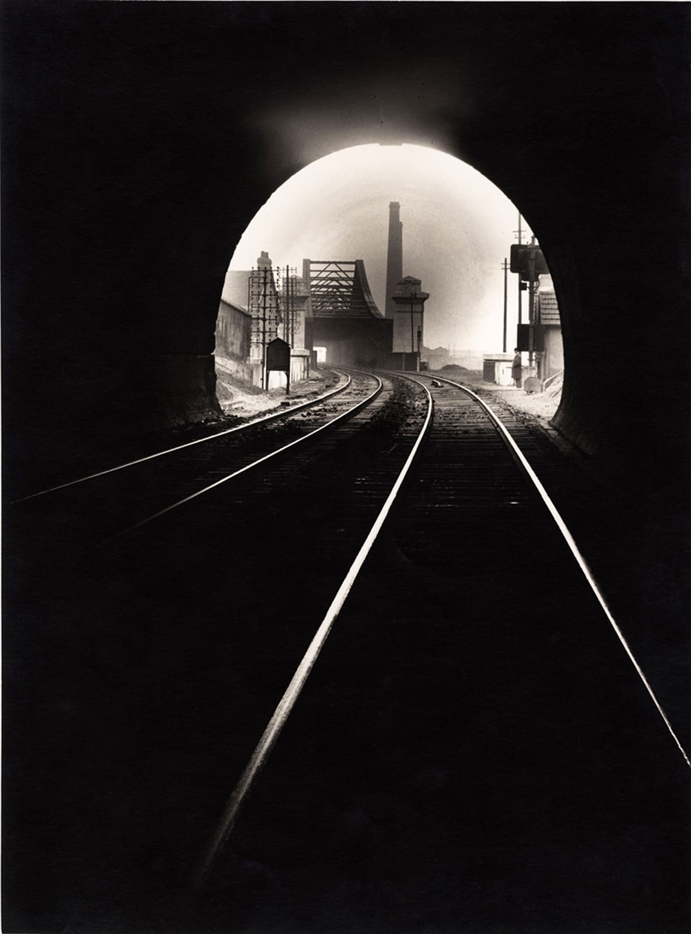 François Kollar, “Bouche du tunnel Sainte-Catherine, vers Sotteville-lés-Rouen, Rouen” (1932), 16,8 x 22,8 cm (donation François Kollar, Médiathèque de l‘architecture et du patrimoine, Charenton-le-Pont)