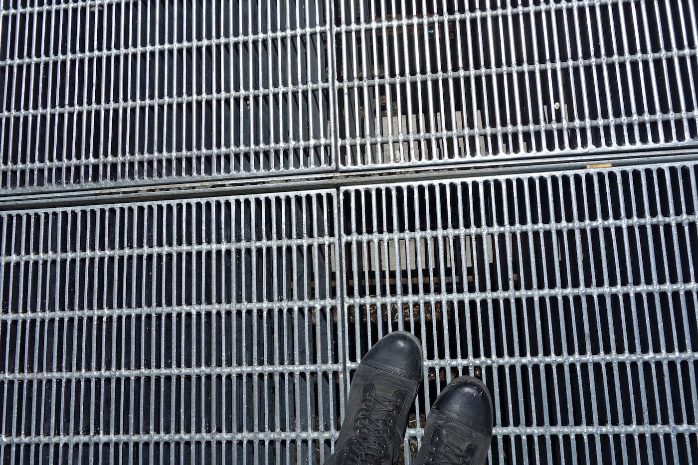 The grate in Times Square that houses Max Neuhaus's sound installation (photo by the author for Hyperallergic)