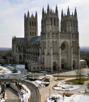 The Washington National Cathedral (photo by the author for Hyperallergic) (click to enlarge)