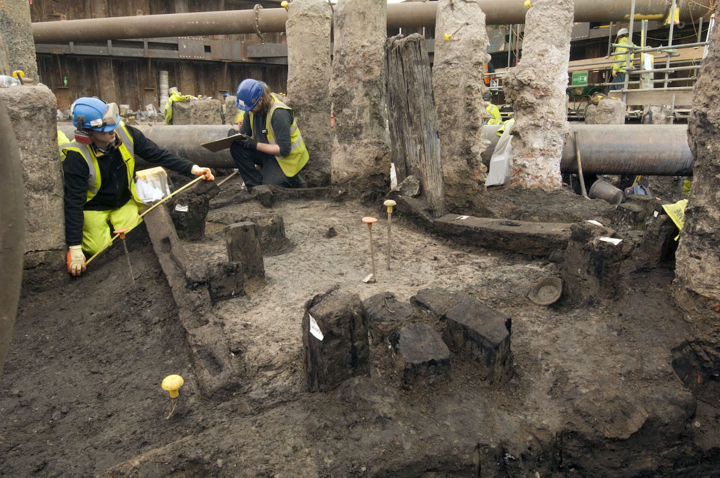 4. Excavating the building where many tablets were found (c) MOLA 40913006