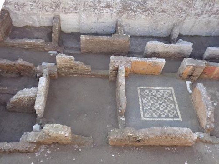 814b747419d75bce4ef4cbea1fbd24b6dd277