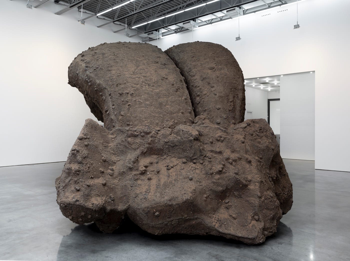 Anish Kapoor, “Today You Will Be in Paradise,”Installation view: Gladstone Gallery, New York, (Copyright Anish Kapoor, photo by David Regen, courtesy Gladstone Gallery, New York and Brussels)