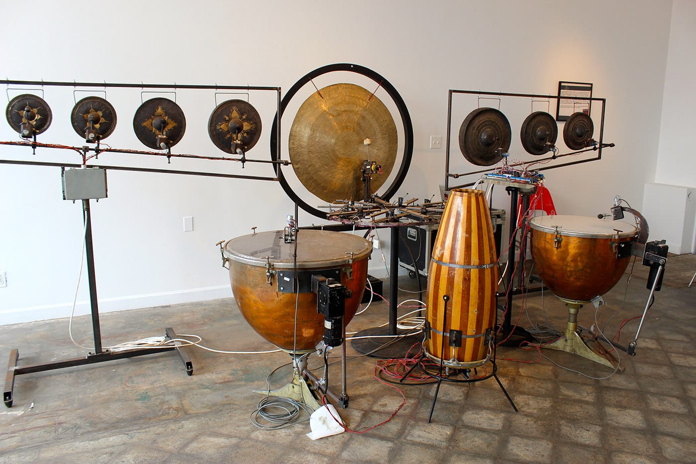 'Slendotron' installation view