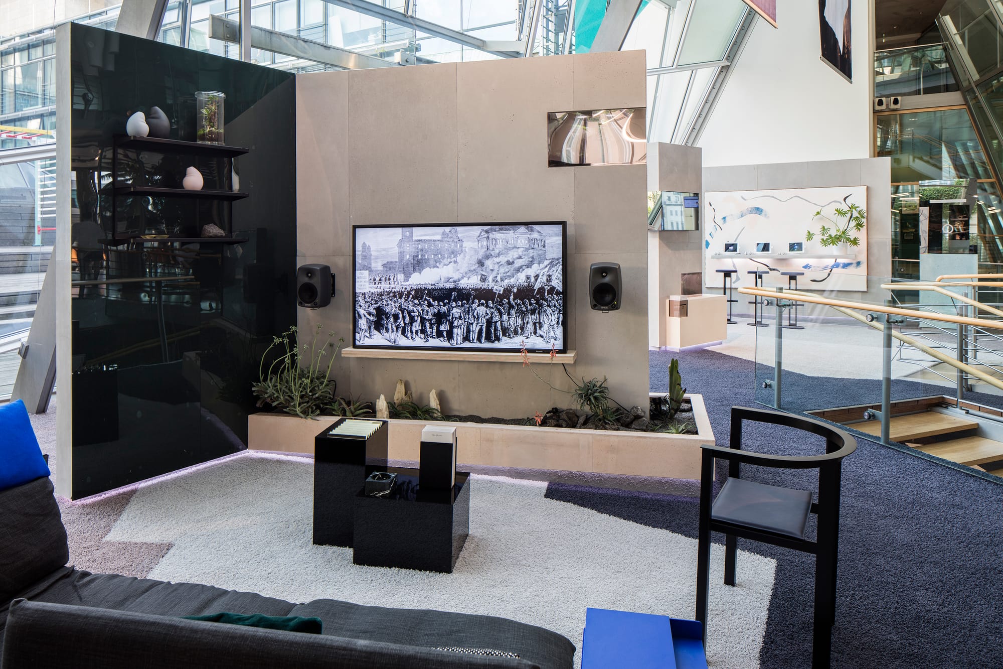 Christopher Kulendran Thomas, "New Eelam" (2016), installation view Verschiedene Materialien Mixed media 