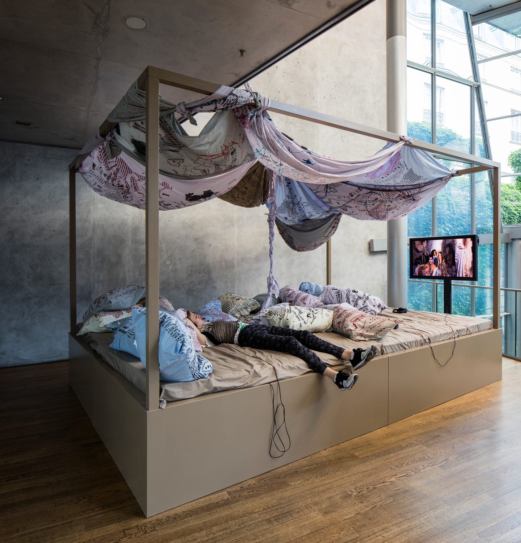 M/L Artspace, "In Bed Together" (2016), installation view