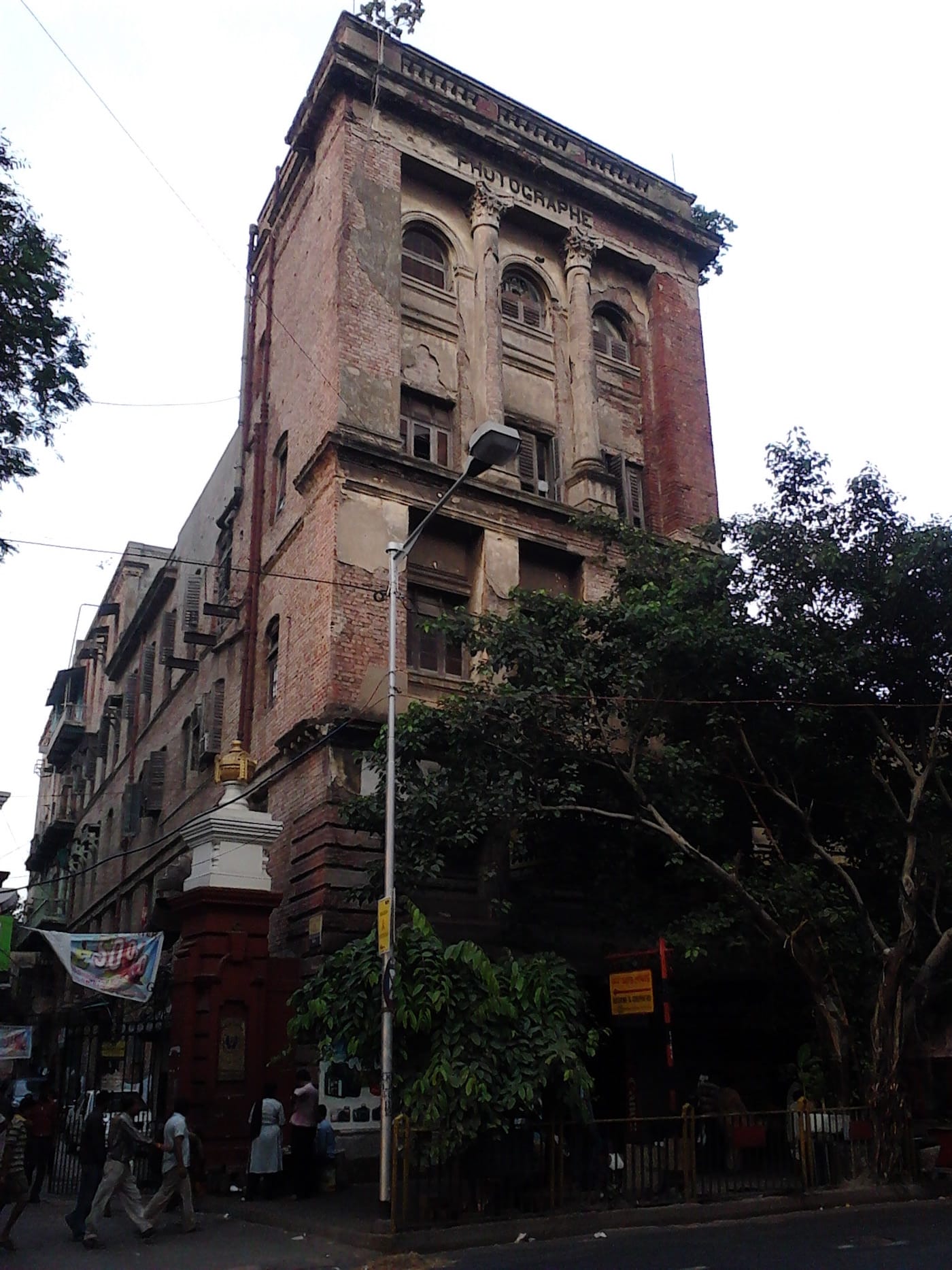 Bourne & Shepherd studio in 2011 (photo by Biswarup Ganguly via Wikipedia, used under CC BY 3.0 license)