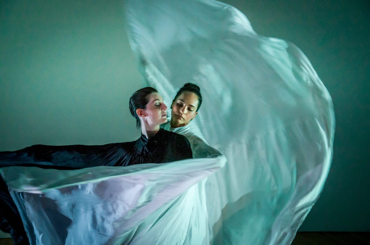 Time Lapse Dance, 'Ice Cycle,' choreography by Jody Sperling, dancers: Krissy Tate (in black), Alejandra Dominguez (in white) (photo by Steve Soblick)