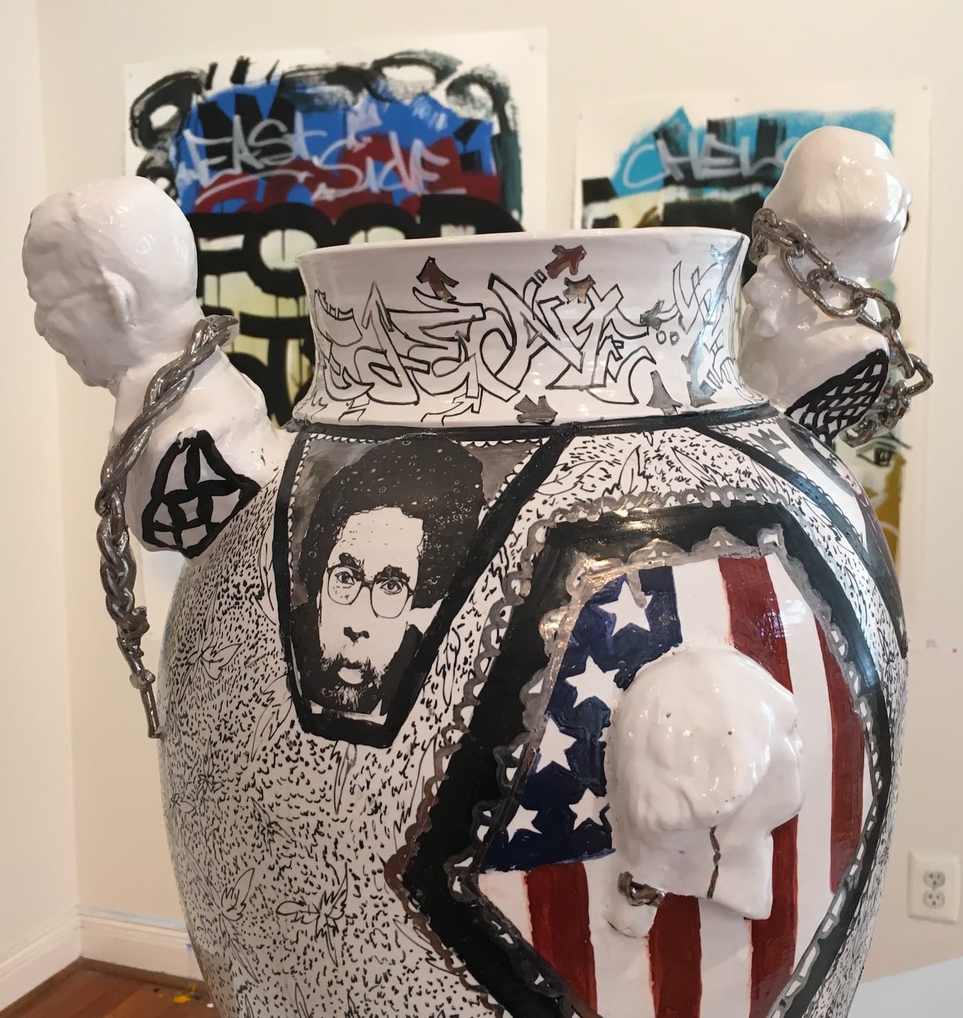 Roberto Lugo, "African Refugee Century Vase" (2015) (photo by the author for Hyperallergic)