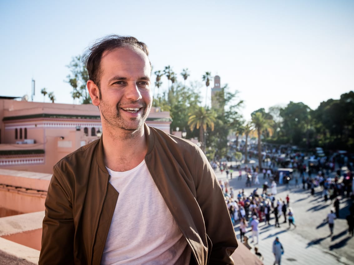 Tino Sehgal in Marrakesh (photo by Khalil Nemmaoui, courtesy the artist)