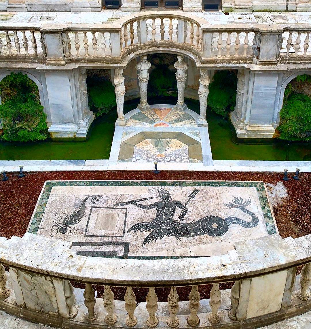 The newly restored nymphaeum of Villa Giulia (image via @erybin/Instagram)