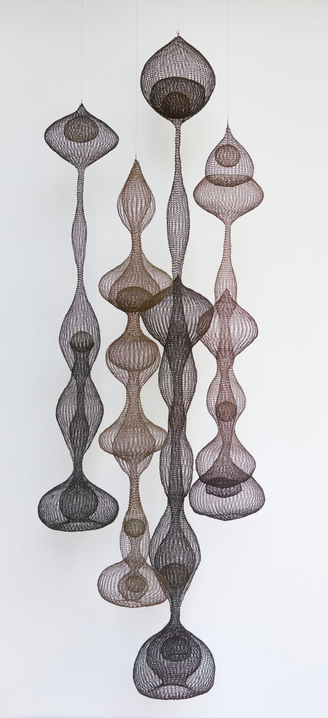 Ruth Asawa Untitled [S.228, Hanging Six-Lobed, Discontinuous Surface (three sections) with Interlocked Top Section] ca. 1962 Copper and brass wire, naturally oxidized 96 x 17 x 17 in / 243.8 x 43.2 x 43.2 cm © Estate of Ruth Asawa Estate of Ruth Asawa, courtesy Christie’s Photo: JKA Photography