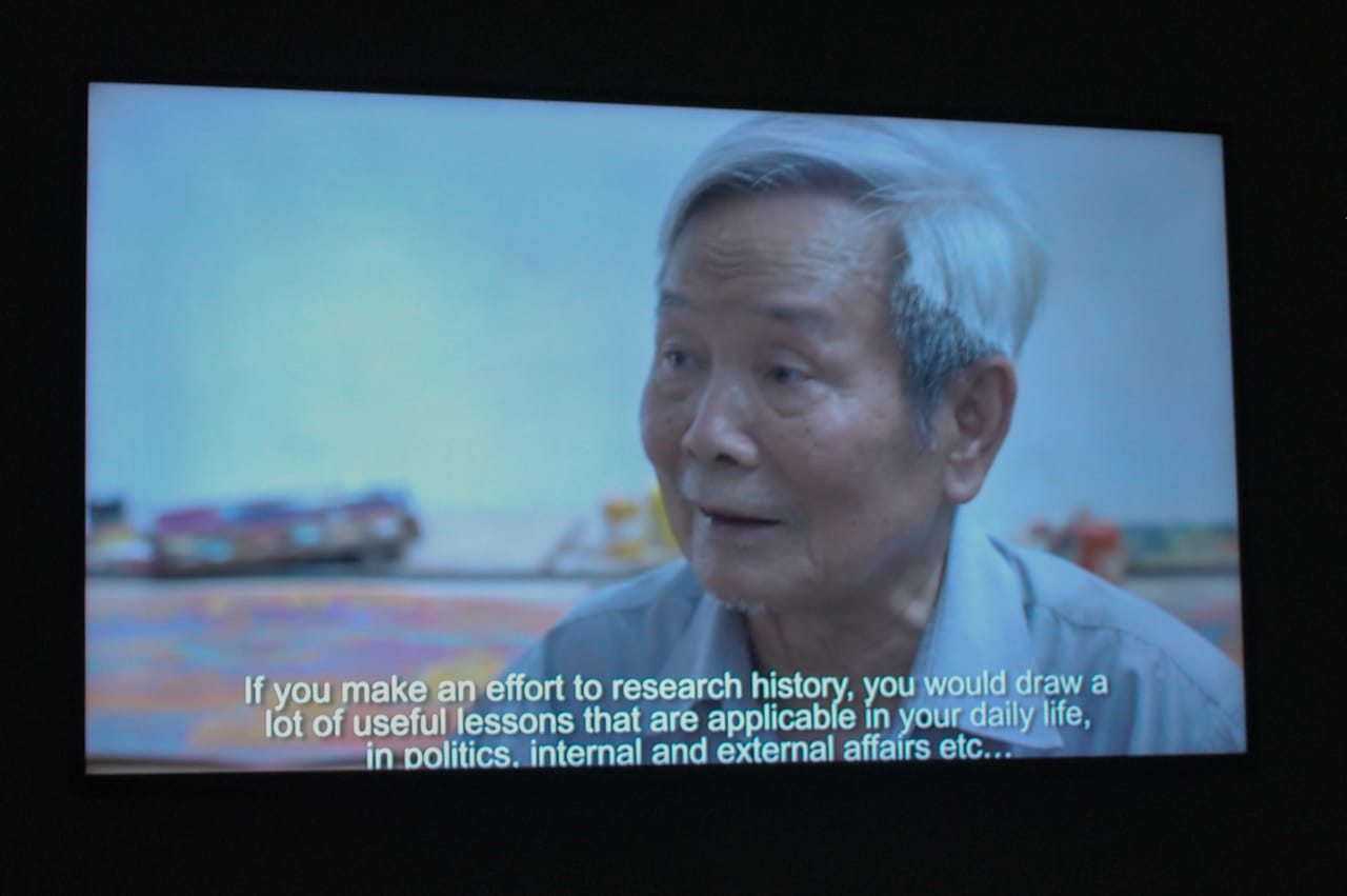 Quach Phong discussing the project.