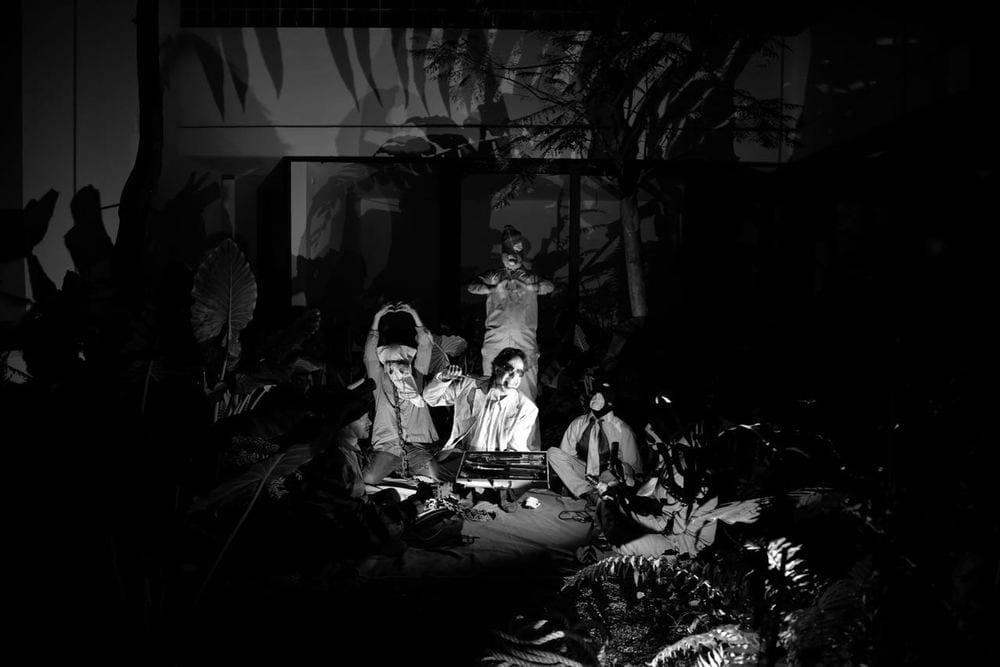 Gabinete Homo-Extraterrestre (via tmr.la)