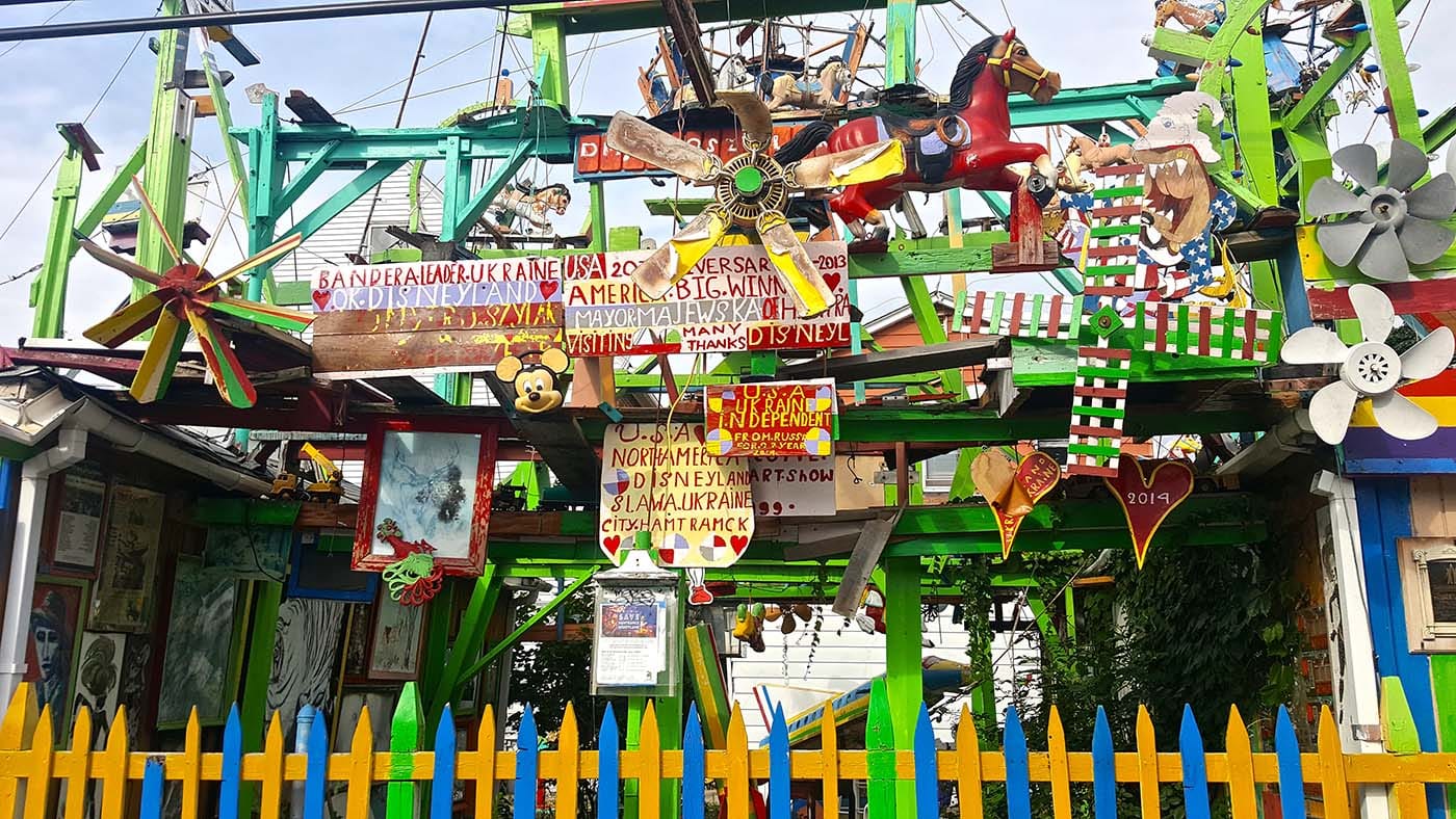 Hamtramck Disneyland, alley view