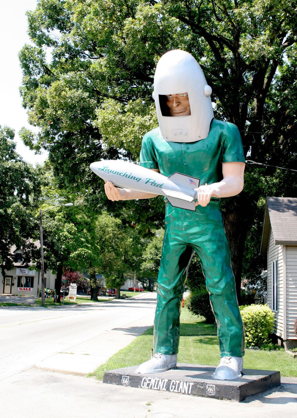 The Gemini Giant in Wilmington, Illinois (photo by Studiofox/Wikimedia)