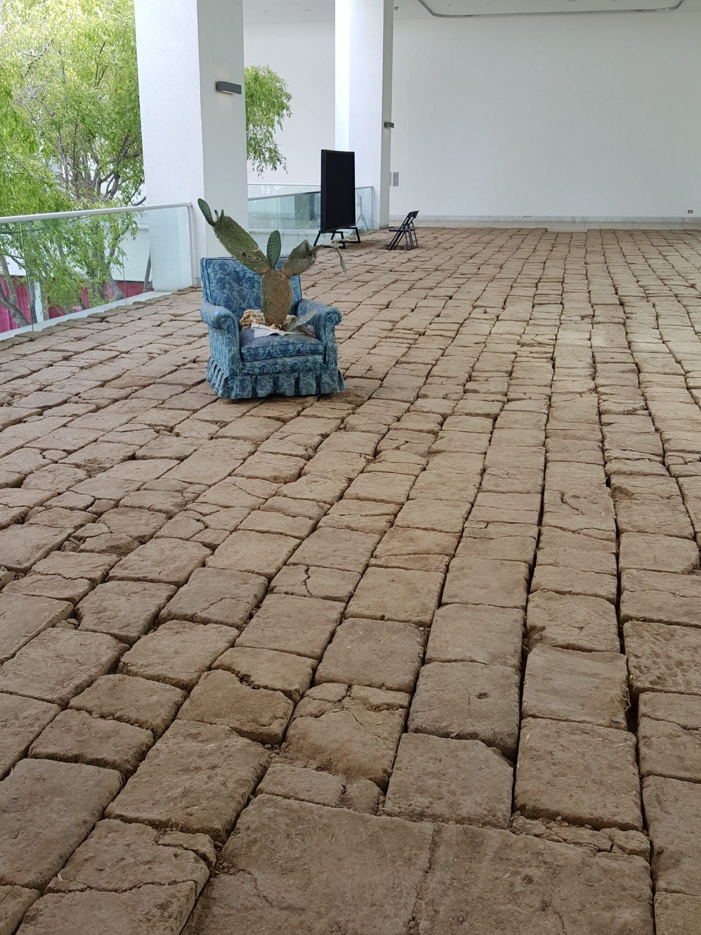 Rafa Esparza. “tierra” (2016).