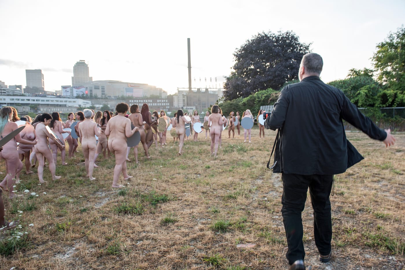 Spencer Tunick shooting "Everything She Says Means Everything" (2016) in Cleveland (photo by Lindsey Byrnes, courtesy the artist)