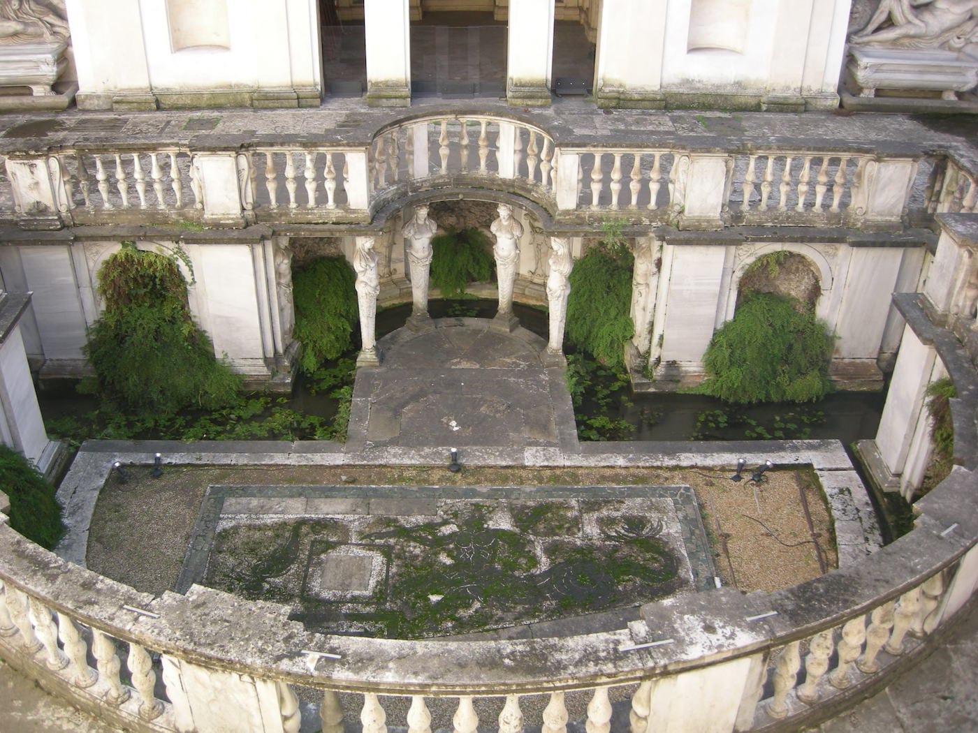 The nymphaeum of Villa Giulia in 2008 (photo via Wikipedia) (click to enlarge)