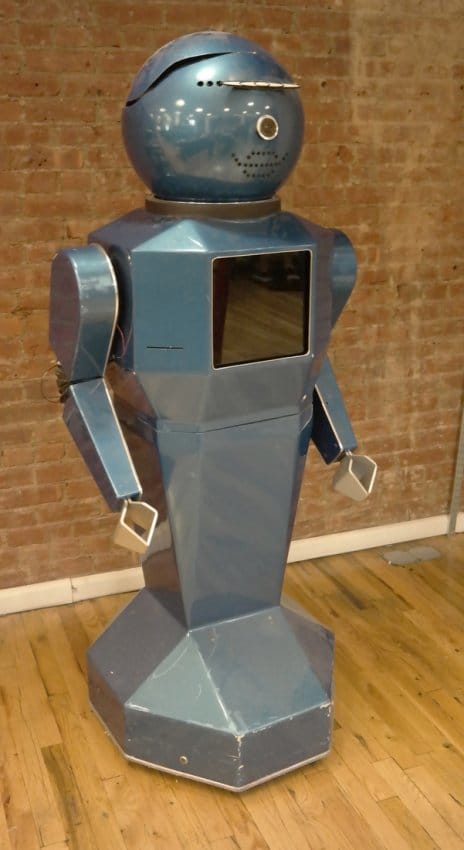 The blue robot that accompanies Tekserve to trade shows (click to enlarge)