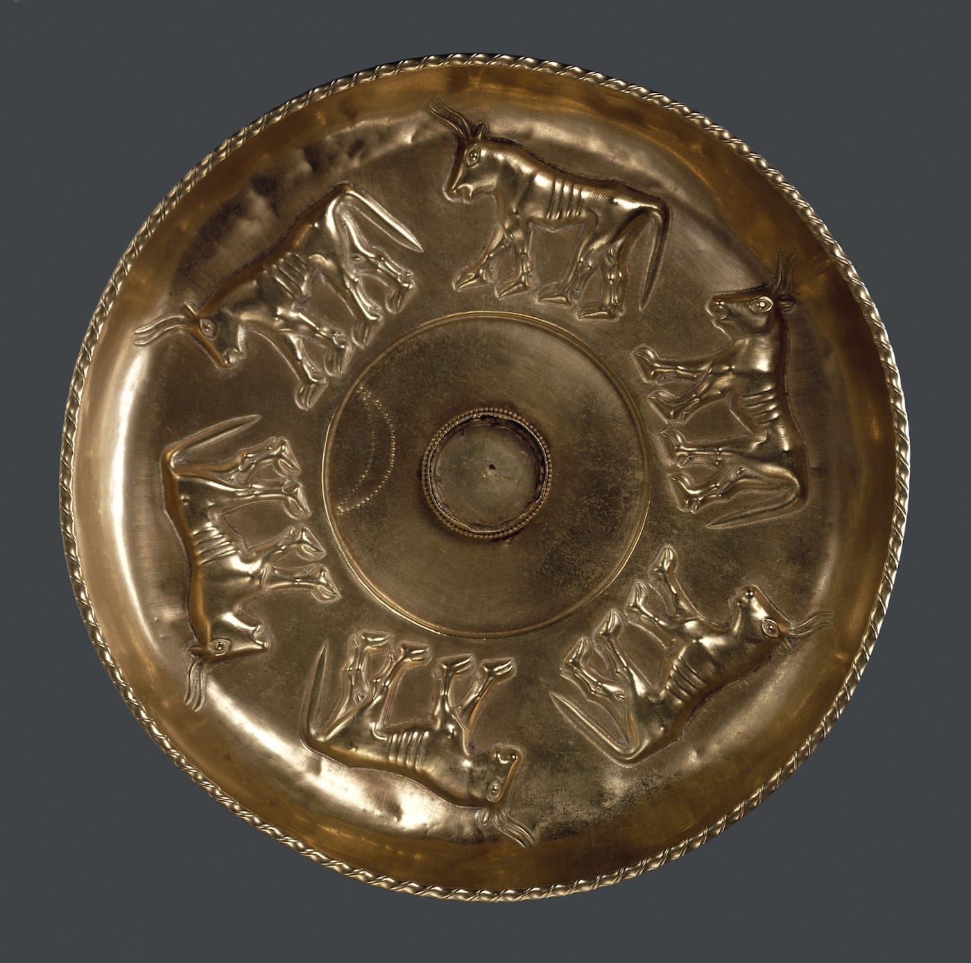 Gold libation bowl decorated with six bulls, Sant’ Angelo Muxaro (ca 600 BCE) (© The Trustees of the British Museum)