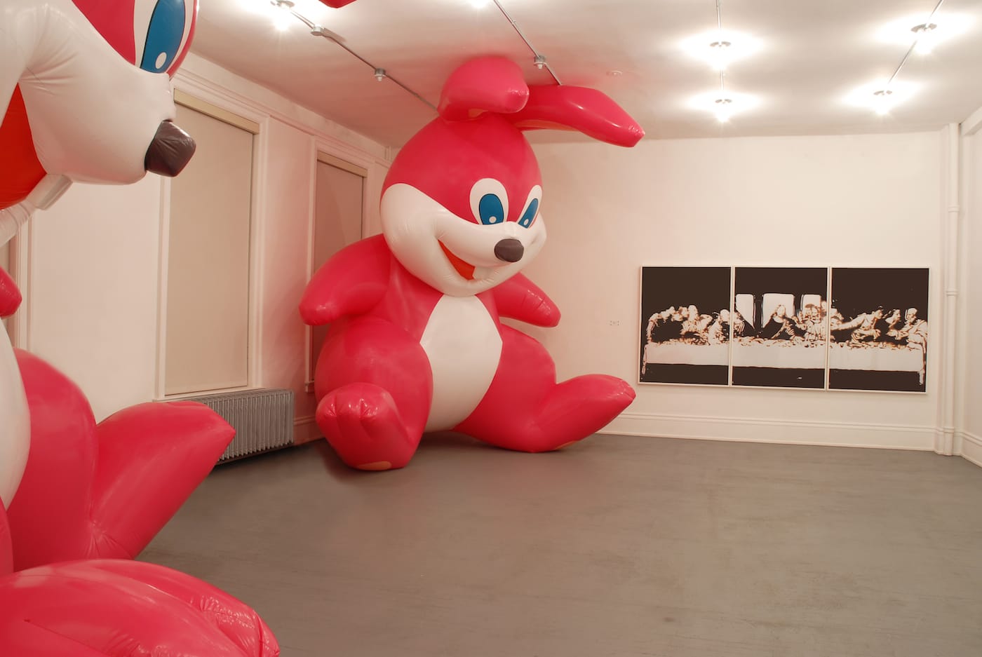 Momoyo Torimitsu, "Somehow I Don’t Feel Comfortable" (2000, left), two rubber inflatable balloons, ventilators, 16 x 10 ft in diameter each and Vik Muniz, "Milan (Last Supper)" (right), Cibachrome, 3 panels, 48 x 60 in each (all photos courtesy the Dikeou Collection, Denver)