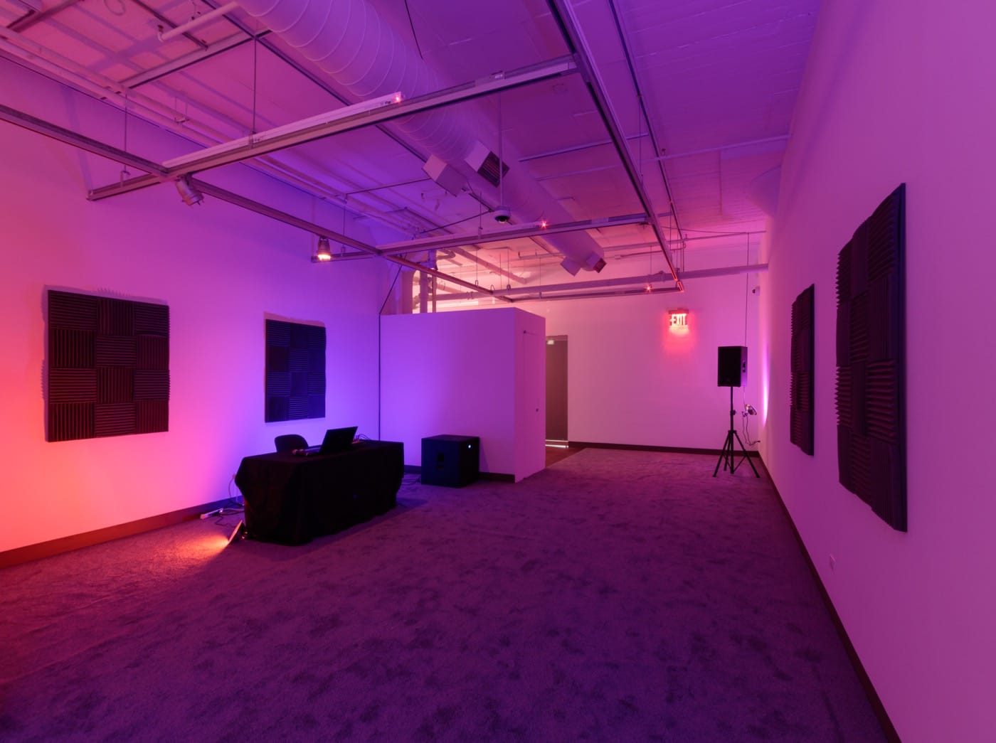 Kevin Beasley "Listening Room" ()